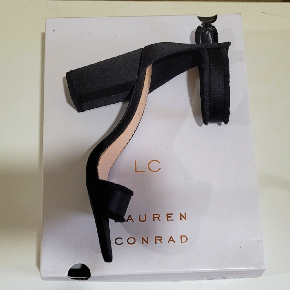 LC Lauren Conrad, Heels